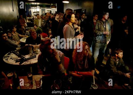 PETITE FOULE, CARDIFF, ARCHIVE, 2007 : la foule au célèbre lieu folk et jazz The Buffalo Bar à Cardiff pendant le SWN Festival le 11 novembre 2007. Photographie © ROB WATKINS Banque D'Images