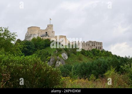 Rabsztyn, Pologne - 15 septembre 2022 : ruines du château royal gothique de Rabsztyn Banque D'Images