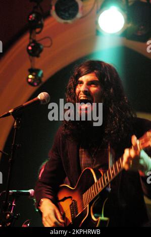 DEVENDRA BANHART, CARDIFF, 2005 : le chanteur et compositeur américain ...