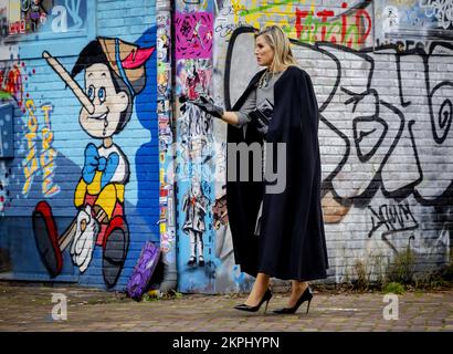 AMSTERDAM - Reine Maxima lors de la présentation du Prix du Prince Bernhard Cultuurfonds 2022 au musée de LA RUE d'Amsterdam à la maison d'Anne Frank. La fondation reçoit le prix de l'oeuvre pendant des années pour attirer l'attention sur les idées d'Anne Frank d'une manière créative et inspirante. ANP ROBIN VAN LONKHUIJSEN pays-bas sortie - belgique sortie Banque D'Images