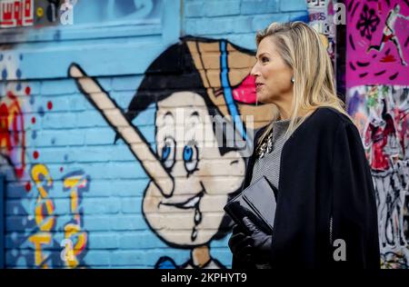 AMSTERDAM - Reine Maxima lors de la présentation du Prix du Prince Bernhard Cultuurfonds 2022 au musée de LA RUE d'Amsterdam à la maison d'Anne Frank. La fondation reçoit le prix de l'oeuvre pendant des années pour attirer l'attention sur les idées d'Anne Frank d'une manière créative et inspirante. ANP ROBIN VAN LONKHUIJSEN pays-bas sortie - belgique sortie Banque D'Images