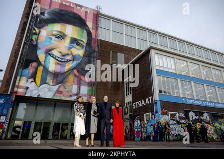 AMSTERDAM - Reine Maxima lors de la présentation du Prix du Prince Bernhard Cultuurfonds 2022 au musée de LA RUE d'Amsterdam à la maison d'Anne Frank. La fondation reçoit le prix de l'oeuvre pendant des années pour attirer l'attention sur les idées d'Anne Frank d'une manière créative et inspirante. ANP ROBIN VAN LONKHUIJSEN pays-bas sortie - belgique sortie Banque D'Images