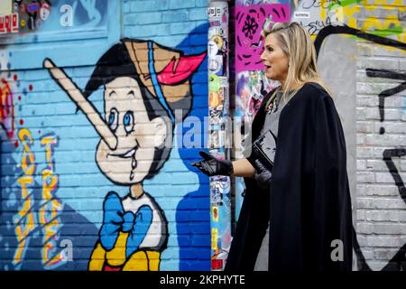 AMSTERDAM - Reine Maxima lors de la présentation du Prix du Prince Bernhard Cultuurfonds 2022 au musée de LA RUE d'Amsterdam à la maison d'Anne Frank. La fondation reçoit le prix de l'oeuvre pendant des années pour attirer l'attention sur les idées d'Anne Frank d'une manière créative et inspirante. ANP ROBIN VAN LONKHUIJSEN pays-bas sortie - belgique sortie Banque D'Images