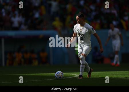Al Wakrah, Qatar. 28th novembre 2022. SASA Lukic (SRB) football : coupe du monde de la FIFA Qatar 2022 match du Groupe G entre le Cameroun 3-3 Serbie au stade Al Janoub à Al Wakrah, Qatar . Crédit: Naoki Morita/AFLO SPORT/Alay Live News Banque D'Images