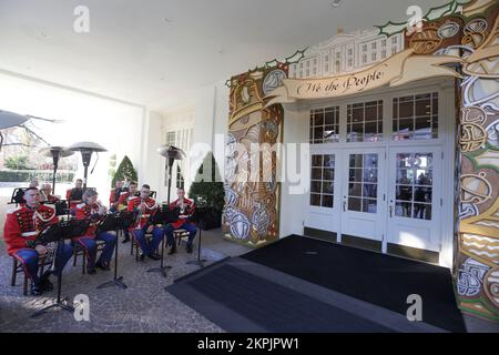 L'entrée de l'aile est est décorée pour Noël à la Maison Blanche sur 28 novembre 2022 à Washington, DC à Washington, DC. (Photo d'Oliver Contreras/SIP?A USA) Banque D'Images