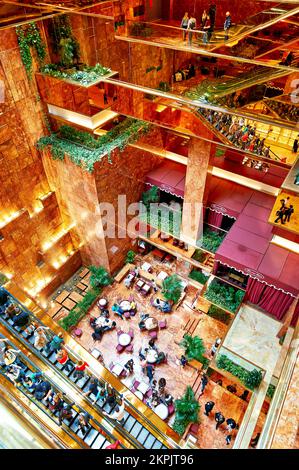 New York. Manhattan. États-Unis. L'atrium de la Trump Tower Banque D'Images