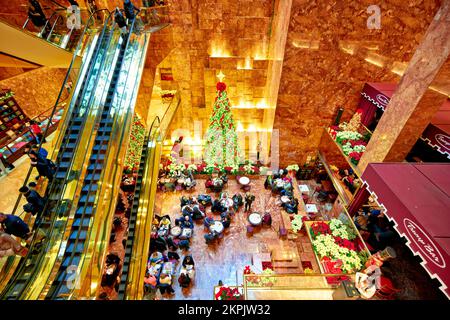 New York. Manhattan. États-Unis. L'atrium de la Trump Tower Banque D'Images