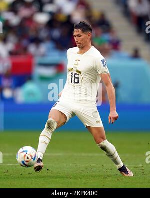 Sasa Lukic de Serbie lors du match G de la coupe du monde de la FIFA au stade Al Janoub à Al Wakrah, au Qatar. Date de la photo: Lundi 28 novembre 2022. Banque D'Images