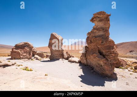 Formations rocheuses aux formes particulières près de la Laguna Negra (lagune ou lac noir) dans la province de Nor Lipez, département de Potosi, Bolivie Banque D'Images