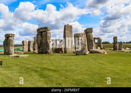 Comté de WILTSHEE, GRANDE-BRETAGNE - 14 MAI 2014 : Stonehenge est l'un des sites archéologiques les plus célèbres au monde. Banque D'Images