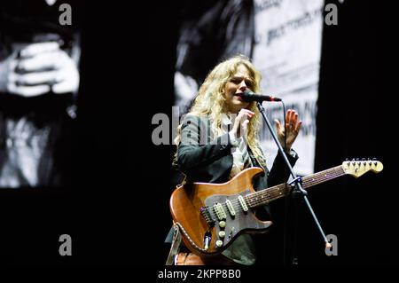 Bogota, Colombie. 27th novembre 2022. Le groupe espagnol 'Cristina y Los Subterraneos' se produit lors du retour du festival de musique 'Rock al Parque', le plus grand festival de rock d'amérique latine et le troisième plus grand festival de rock du monde, à Bogota, Colombie, 27 novembre 2022. (Photo par Sebastian Barros/NurPhoto)0 crédit: NurPhoto/Alay Live News Banque D'Images