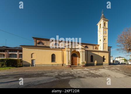 Boves, Cuneo, Piémont, Italie - 22 novembre 2022 : l'église de la Sainte Trinité (15th siècle) a appelé l'ancienne église parce qu'elle était Banque D'Images