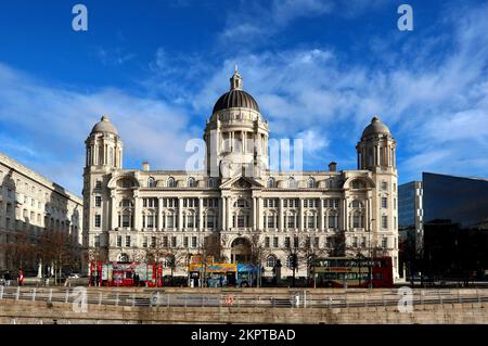 Le bâtiment du port de Liverpool sur le front de mer dans la ville de Liverpool. Banque D'Images