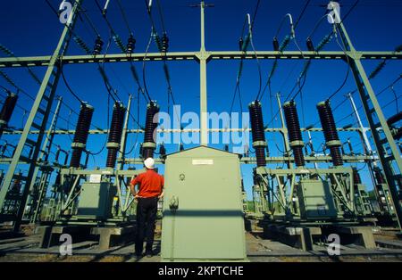 France, Moselle (57), Saint Avold, sous-station haute tension du réseau de transport d'électricité RTE, disjoncteurs à 63 000 volts Banque D'Images