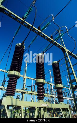 France, Moselle (57), Saint Avold, sous-station haute tension du réseau de transport d'électricité RTE, disjoncteurs à 63 000 volts Banque D'Images