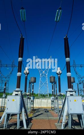 France, Moselle (57), Saint Avold, sous-station haute tension du réseau de transport d'électricité RTE, disjoncteurs à 225 000 volts Banque D'Images