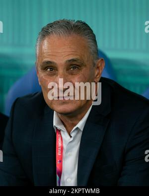 DOHA, QATAR - NOVEMBRE 28 : l'entraîneur en chef du Brésil Tite regarde pendant la coupe du monde de la FIFA, le Qatar 2022 groupe G match entre le Brésil et la Suisse au stade 974 sur 28 novembre 2022 à Doha, Qatar. (Photo de Florencia Tan Jun/PxImages) Banque D'Images