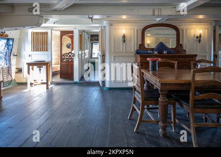 Captain's Cabin sur l'USS Constitution montrant principalement le côté tribord de la poupe Banque D'Images