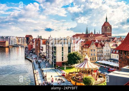 Vue aérienne de Gdansk pendant une journée ensoleillée, Pologne Banque D'Images