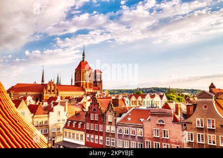 Vue aérienne de Gdansk pendant une journée ensoleillée, Pologne Banque D'Images