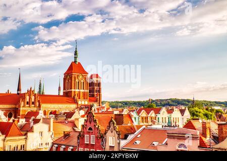 Vue aérienne de Gdansk pendant une journée ensoleillée, Pologne Banque D'Images