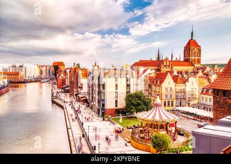 Vue aérienne de Gdansk pendant une journée ensoleillée, Pologne Banque D'Images