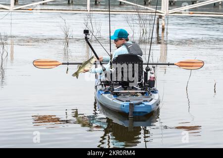 Pêche à l'achigan sur un lac du Texas Banque D'Images