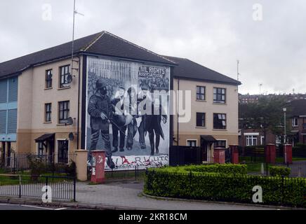 Dublin, Irlande. 3rd octobre 2022. 20221003: La fresque du 'Bloody Sunday' dans le quartier majoritairement catholique connu sous le nom de Bogside à Derry, Irlande du Nord. L'œuvre commémore les événements violents et tragiques qui se sont produits le 30 janvier 1972 à Derry. (Image de crédit : © Chuck Myers/ZUMA Press Wire) Banque D'Images