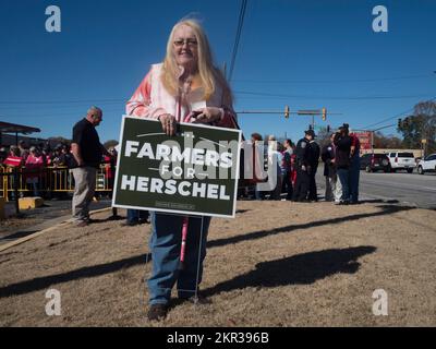 Toccoa, Géorgie, États-Unis. 28th novembre 2022. Le candidat républicain au Sénat Herschel Walker a fait sa tournée d'Evict Warnock au nord-est de la Géorgie, exhortant ses partisans à voter et à amener d'autres personnes aux urnes. (Credit image: © Sue Dorfman/ZUMA Press Wire) Credit: ZUMA Press, Inc./Alamy Live News Banque D'Images