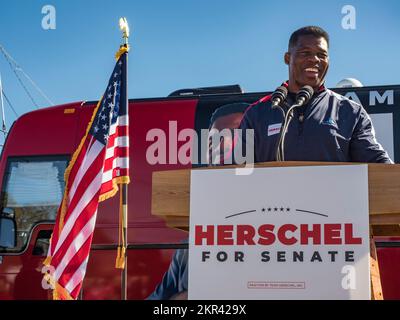 Toccoa, Géorgie, États-Unis. 28th novembre 2022. Le candidat républicain au Sénat HERSCHEL WALKER a fait sa tournée d'Evict Warnock au nord-est de la Géorgie, exhortant ses partisans à voter et à amener d'autres personnes aux urnes. (Image de crédit : © Sue Dorfman/ZUMA Press Wire) Banque D'Images