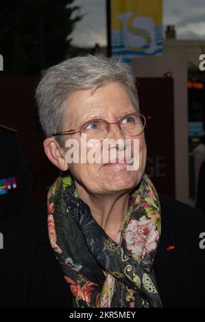 Geneviève Darrieussecq vue lors de la visite à l'institut médico-éducatif Leo Lagrange. Geneviève Darrieussecq (ministre des personnes handicapées) et Charlotte Caubel (secrétaire d'État à l'enfance) ont inauguré l'Institut d'éducation Léo Lagrange Medico (IME) à la Seyne-sur-Mer (Var). Il s'agit d'une structure innovante car elle est située directement dans une école classique, permettant un mélange entre les cinquante enfants handicapés âgés de 4 à 12 ans et tous les autres élèves. Banque D'Images
