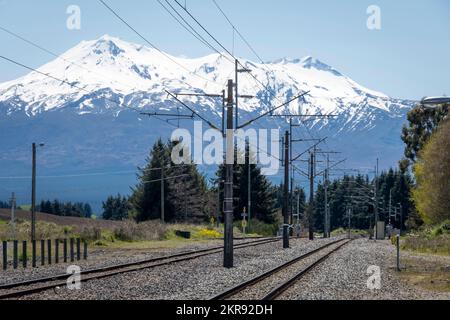 Mont Ruapehu, de la gare de Waiouru, Île du Nord, Nouvelle-Zélande Banque D'Images