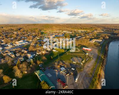 20 novembre 2022 après-midi automne, automne photo de drone aérienne du hameau de Lyon New York, Etats-Unis. Banque D'Images
