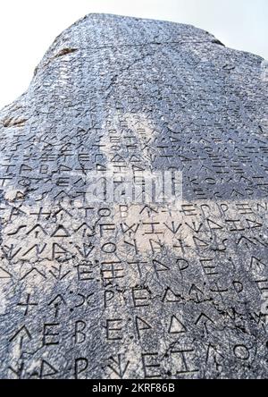 Antalya, Turquie, mai 2014 : ville ancienne de Xanthos. Inscription monumentale en pierre à l'ancienne ville de Xanthos - Letoon à Kas. Capitale de Lycia. Banque D'Images