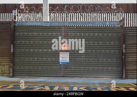 Vue générale du mur frontalier de San Ysidro le lundi 24 octobre 2022, à San Ysidro, en Californie. (Dylan Stewart/image du sport) Banque D'Images