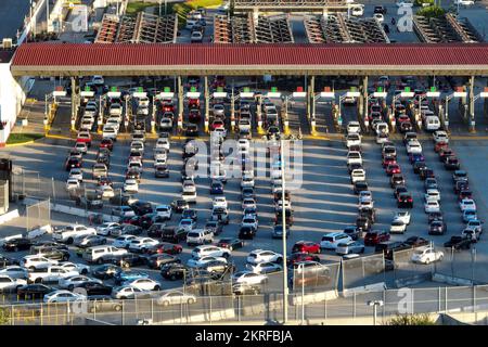 Vue générale du passage frontalier de San Ysidro le lundi 24 octobre 2022, à San Ysidro, en Californie. (Dylan Stewart/image du sport) Banque D'Images