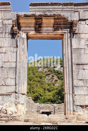 Olimpos, Antalya, Turquie, Mai 2019: Les ruines de l'ancienne ville d'Olympos (Olympus).structure de porte et demeure architecturale du Lycien Banque D'Images