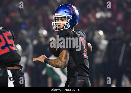 Los Alamitos Griffins quarterback Malachi Nelson (7) lors d'un match de 1 quart de finale de la CIF Southern Section Division contre long Beach Poly le vendredi, non Banque D'Images