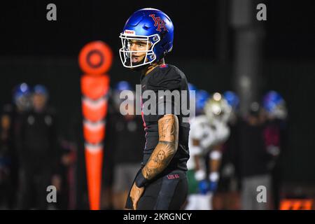 Los Alamitos Griffins quarterback Malachi Nelson (7) lors d'un match de 1 quart de finale de la CIF Southern Section Division contre long Beach Poly le vendredi, non Banque D'Images