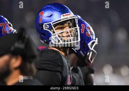 Los Alamitos Griffins quarterback Malachi Nelson (7) lors d'un match de 1 quart de finale de la CIF Southern Section Division contre long Beach Poly le vendredi, non Banque D'Images