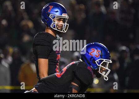 Los Alamitos Griffins quarterback Malachi Nelson (7) lors d'un match de 1 quart de finale de la CIF Southern Section Division contre long Beach Poly le vendredi, non Banque D'Images