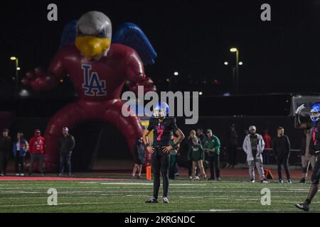 Los Alamitos Griffins quarterback Malachi Nelson (7) lors d'un match de 1 quart de finale de la CIF Southern Section Division contre long Beach Poly le vendredi, non Banque D'Images