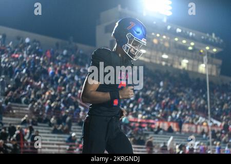 Los Alamitos Griffins quarterback Malachi Nelson (7) lors d'un match de 1 quart de finale de la CIF Southern Section Division contre long Beach Poly le vendredi, non Banque D'Images