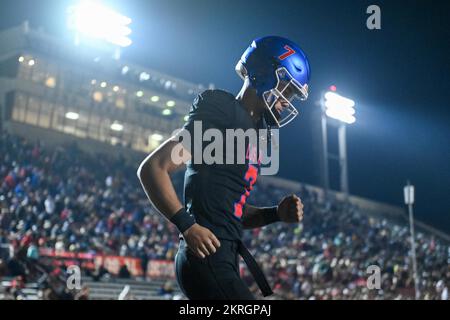 Los Alamitos Griffins quarterback Malachi Nelson (7) lors d'un match de 1 quart de finale de la CIF Southern Section Division contre long Beach Poly le vendredi, non Banque D'Images