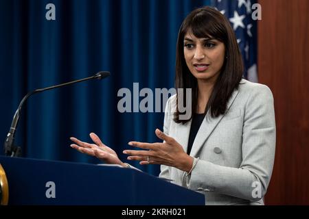 La secrétaire de presse adjointe du Pentagone, Sabrina Singh, donne un point de presse au Pentagone à Washington, D.C. le 17 novembre 2022. Attaché de presse adjoint, PBR, Pentagone Press Briefing, Singh, Banque D'Images