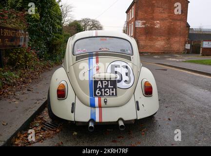 Réplique emblématique de la voiture de cinéma Volkswagen Beetle garée sur une route à Ashby de la Zouch Banque D'Images