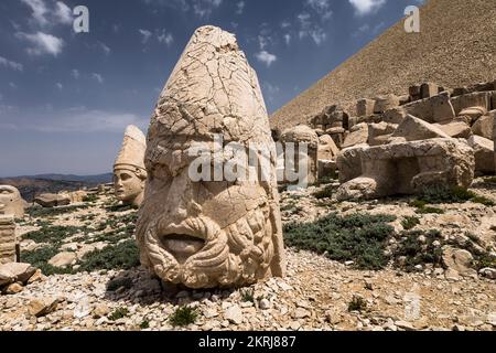 Mont Nemrut, Nemrut Dagi, terrasse ouest, tête de statue de dieu Zeus, Royaume de Commagène, Kahta, province d'Adıyaman, Turquie, Asie Banque D'Images