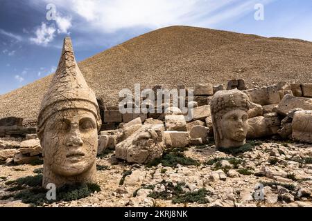 Mont Nemrut, Nemrut Dagi, terrasse ouest, statues de la tête d'Antiochus I et de la déesse Tyche, Royaume de Commagène, Kahta, province d'Adıyaman, Turquie, Asie Banque D'Images