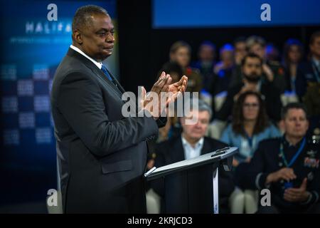 Le secrétaire à la Défense, Lloyd J. Austin III, prononce le discours liminaire au Forum de la sécurité internationale de Halifax 2022, Halifax, Nouvelle-Écosse, Canada, 19 novembre, 2022. le Forum est centré sur les efforts visant à mettre en place une architecture de sécurité plus résiliente, de concert avec les Alliés et les partenaires de l'Indo-Pacifique et de l'Europe. (photos du Département de la défense par Chad J. McNeeley) Anita Anand, Austin, Canada, Halifax, SECDEF, Defense, Banque D'Images