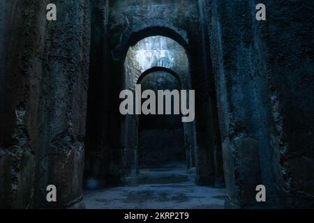 La Piscina mirabilis ancienne citerne romaine sur la colline Bacoli à Naples Banque D'Images
